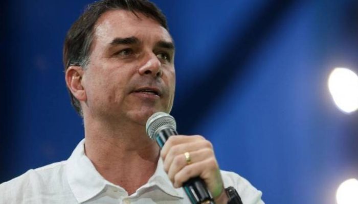 Flávio Bolsonaro agita Jaguariúna e projeta retorno do pai em evento de 2027