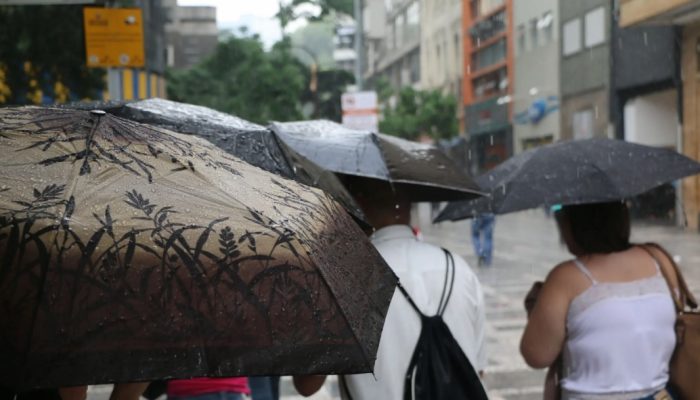 Frente fria intensa se aproxima de São Paulo com alerta de ventos de até 90 km/h