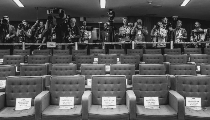 Gabriela Biló, da Folha, conquista Prêmio Gabo de Jornalismo com ensaio sobre a democracia