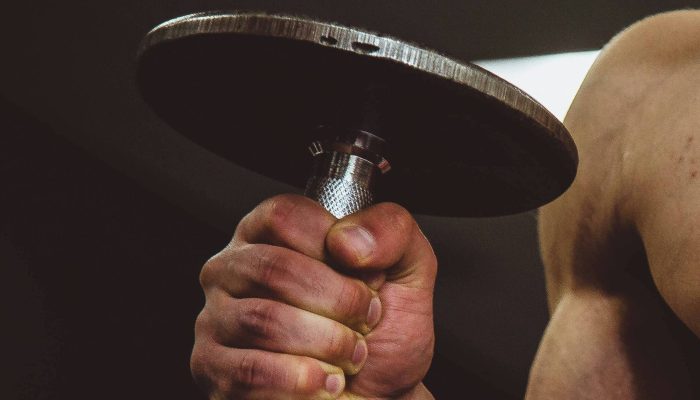 Ganhos musculares com anabolizantes são efêmeros e podem levar à dependência, aponta estudo