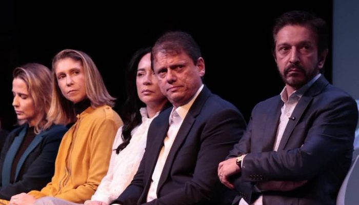 Governador Tarcísio de Freitas reage a críticas e assegura rito legal em apuração do caso Dark Horse
