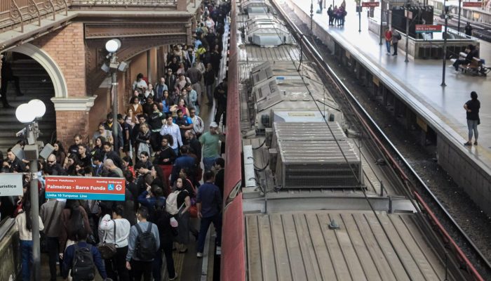 Greve paralisa linhas de trem em São Paulo em meio à crise da concessão e falhas