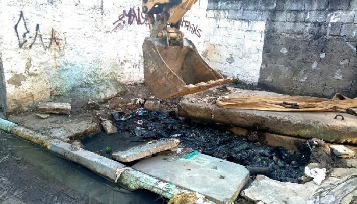 Guarulhos realiza megaoperação de limpeza de bocas de lobo para combater enchentes