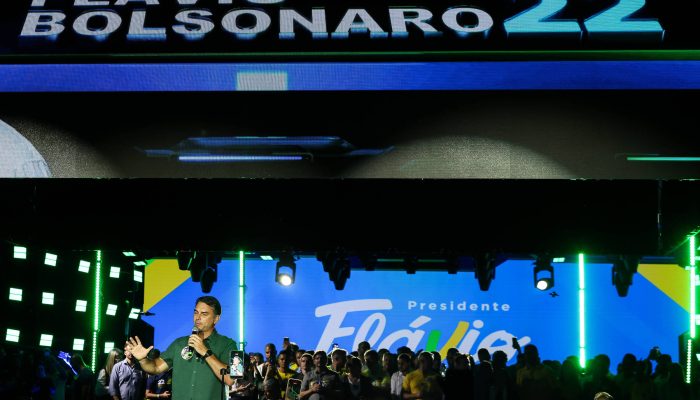Guarulhos recebe último ato de campanha de Flávio e Tarcísio com orações e jingles