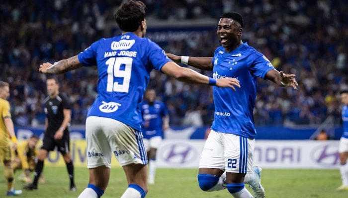 tes tem skate em alta e avanço do futebol. Após esta vitória a Raposa assumiu a