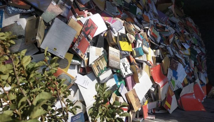 Descarte de milhares de livros em Osasco: MP abre inquérito e prefeito promete apuração