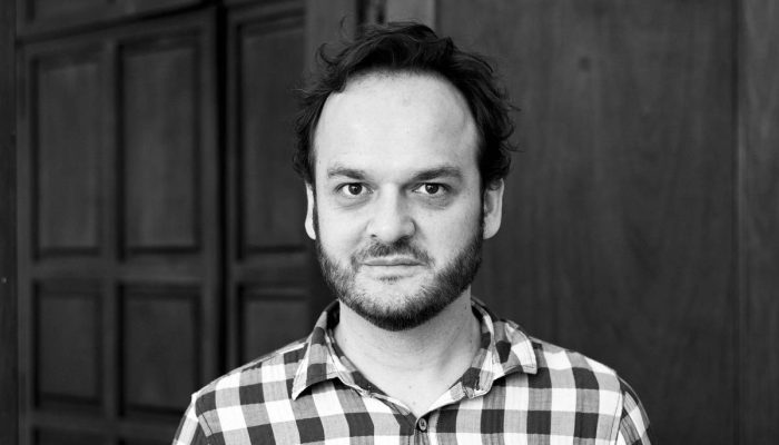 Ornamento: a frieza narrativa de Juan Cárdenas em romance sobre droga do prazer
