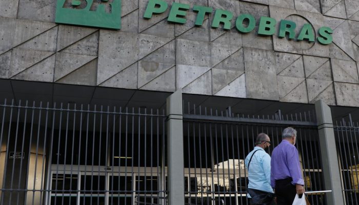dia (MMboed), O número é 3,7% superior ao quarto trimestre de 2025 e 16,1% acima