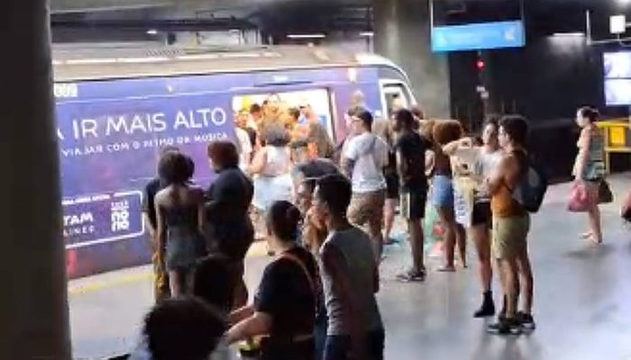 Metrô do Rio registra fluxo tranquilo após megashow de Shakira em Copacabana