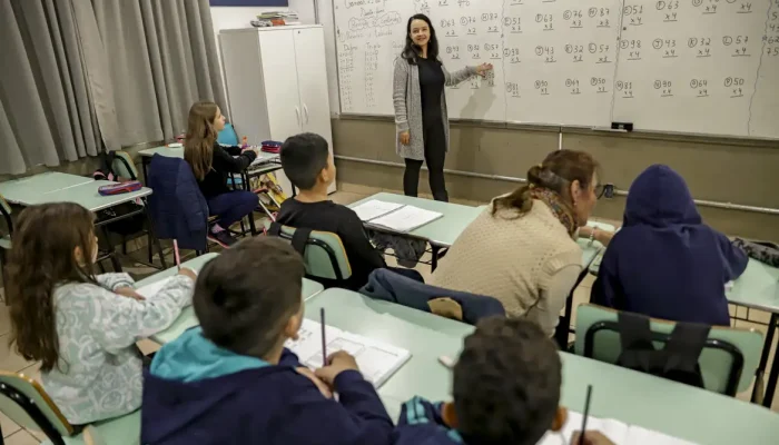 ários do 5º ou 6º ano do ensino fundamental ou que exerçam a função de formadore