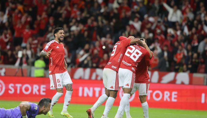 to Alegre. O argentino Bernabei abriu o placar no primeiro tempo e Alerrandro am