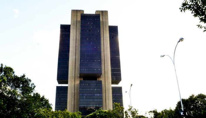 período mais prolongado levaram o Comitê de Política Monetária (Copom) do Banco