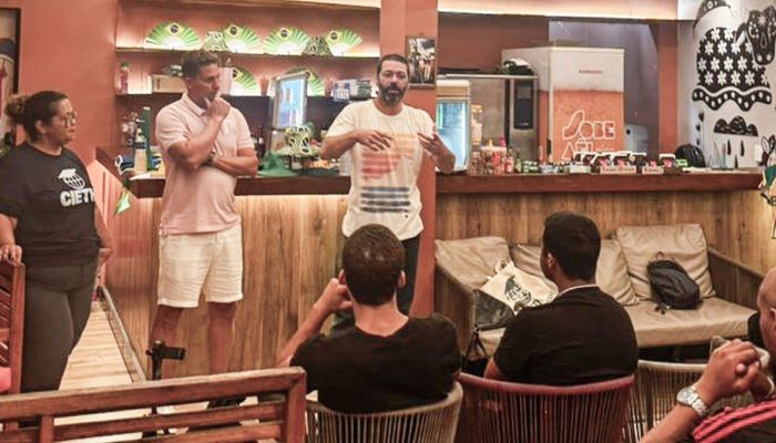tunidade no setor. Teoria e prática O curso combina teoria e prática, incluindo