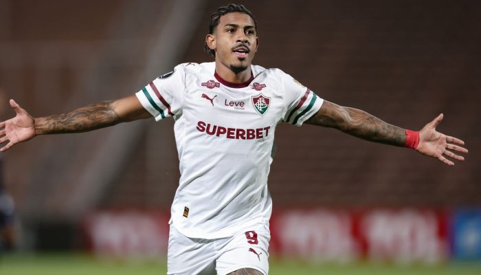 ting Cristal e assume ponta de grupo. Fluminense anuncia a contratação do atacan