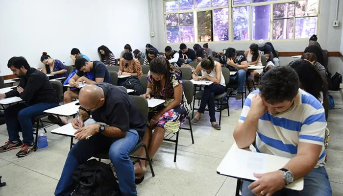 tunidade para jovens e adultos que não concluíram os estudos na idade apropriada