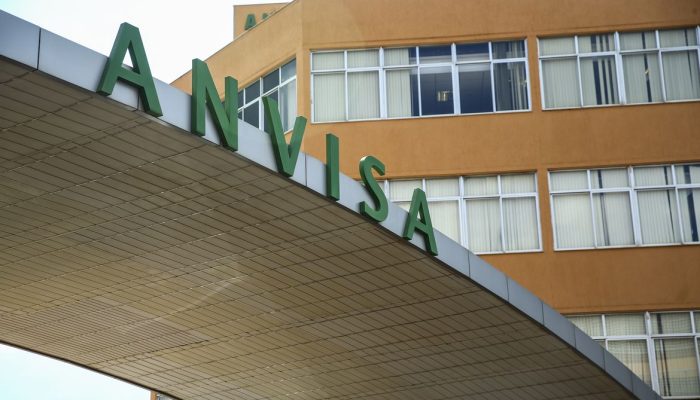 comparabilidade, tendo sido comparado ao medicamento Stelara. “Yesintek é biossi