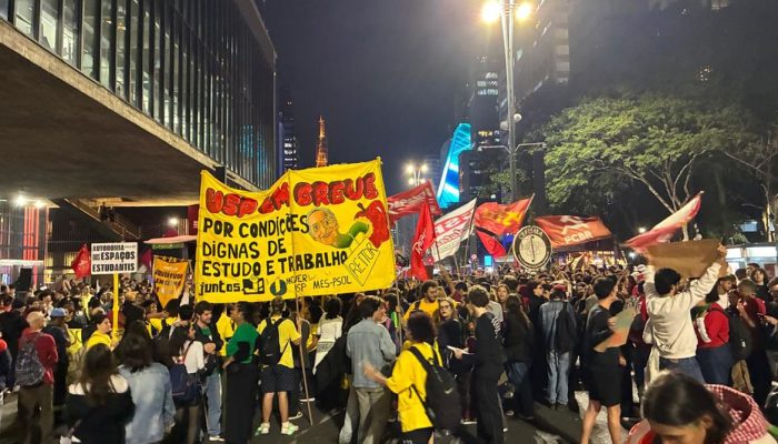 PM. PM retira estudantes da reitoria da USP. “O que a gente está construindo é u