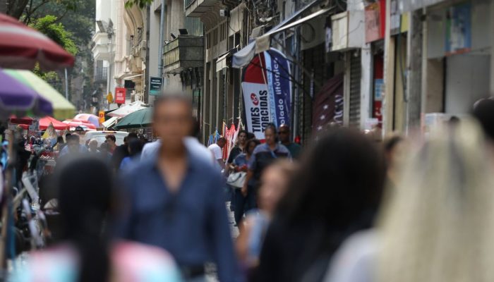conta própria têm as maiores jornadas no país. A revelação faz parte da Pesquisa