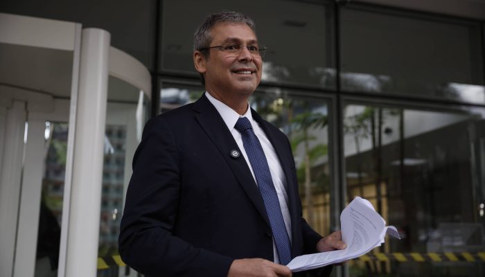 Lindbergh Farias aciona STF para instalação da CPMI do Master após áudio de Flávio
