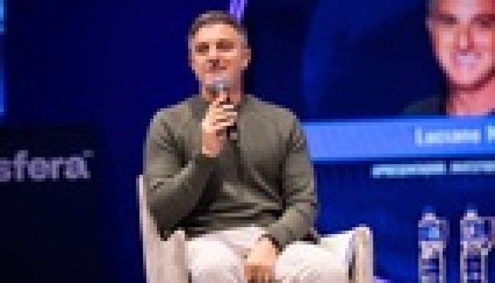 Luciano Huck intensifica discurso político em fórum empresarial e ecoa slogan de Eduardo Campos