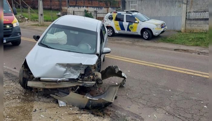 Fuga após grave acidente com três carros em São José dos Pinhais deixa dois feridos