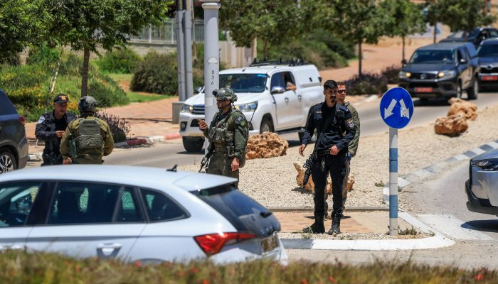 Ataques a tiros em Israel deixam um morto e cinco feridos em meio a alerta de terrorismo