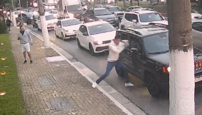 uma quadrilha especializada em furtos por "quebra-vidro". O imóvel servia como c