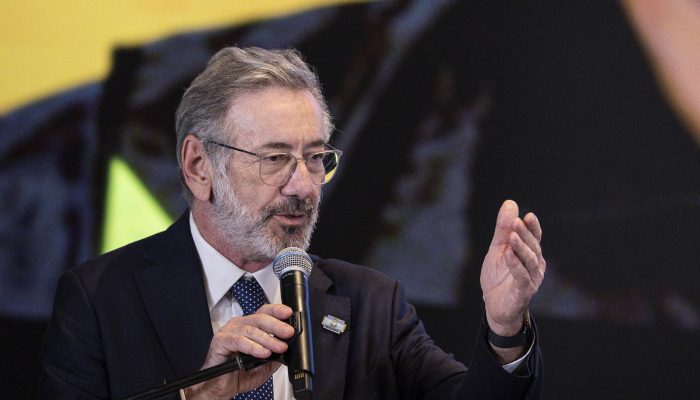 Governo mantém diálogo semanal com EUA para tentar barrar sobretaxa de 25% a produtos brasileiros