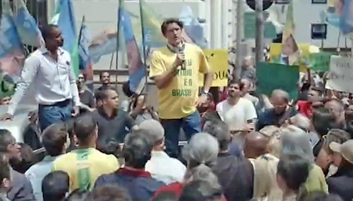 Flávio Bolsonaro no YouTube