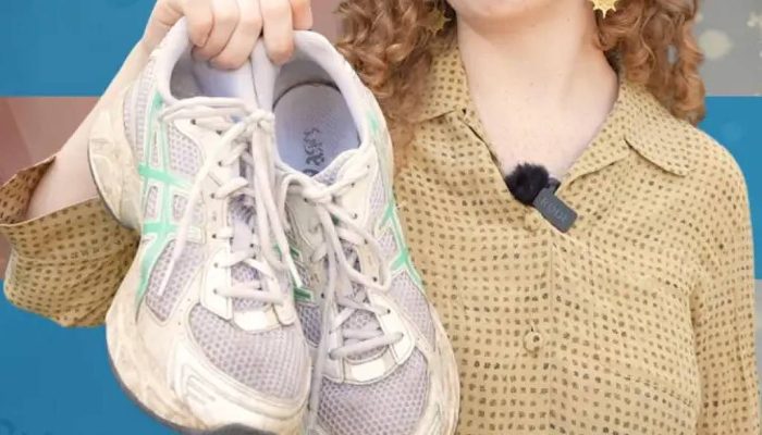 Pessoas de diversos lugares do mundo pensam diferente na hora de tirar ou não os sapatos quando entram em casa, mas o que é mais higiênico? - BBC