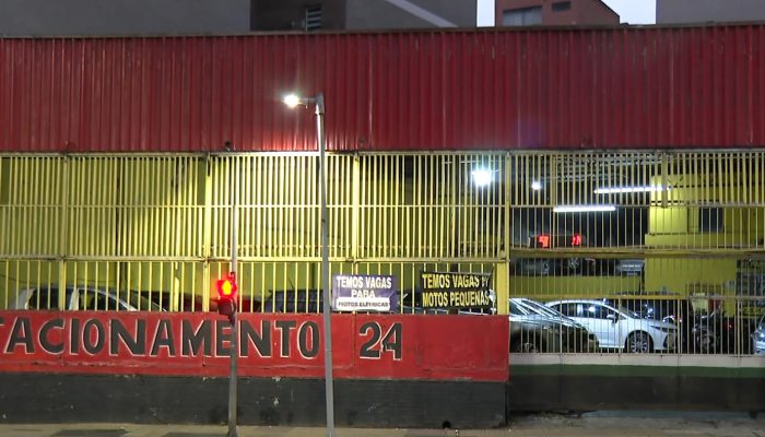 ta de madeira, com diversos ferimentos provocados por agressões. "Estavam em doi