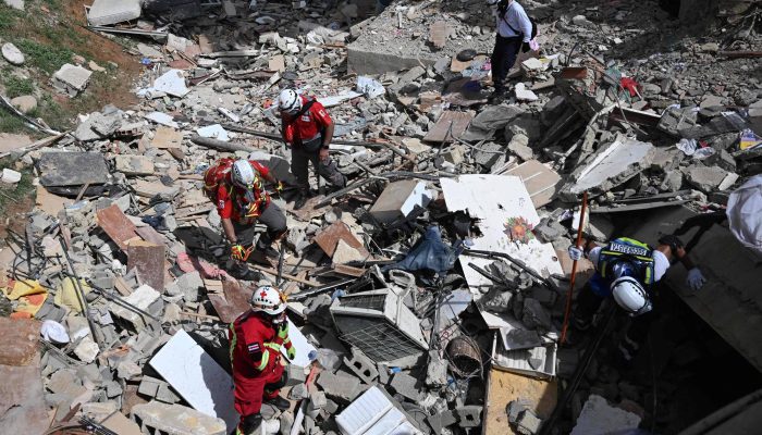 Resgate de meninos de 11 anos nos escombros do terremoto na Venezuela reacende esperança