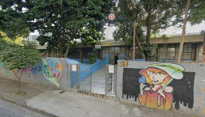 duas colegas. A estudante sofreu lesões, precisou de atendimento médico e, desde