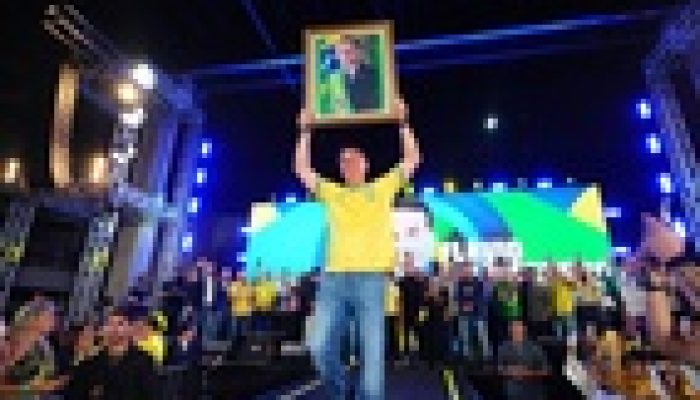 Flávio Bolsonaro viajará aos EUA para defender o PIX, sistema de pagamentos do Brasil