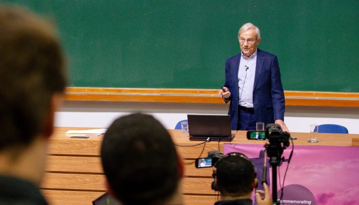Nobel da Economia diz que IA não é a maior ameaça ao emprego, mas sim à equidade.