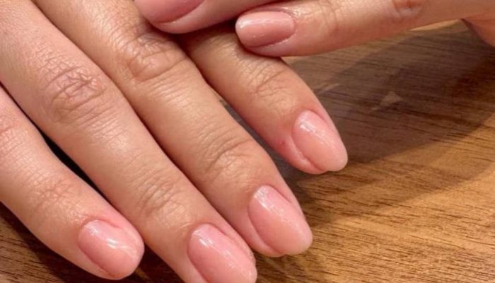 Do minimalismo ao status: unhas sem esmalte impulsionam debate sobre beleza e estratificação social