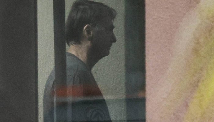Veto de Moraes a visitas e manifestações políticas de Bolsonaro acende debate jurídico