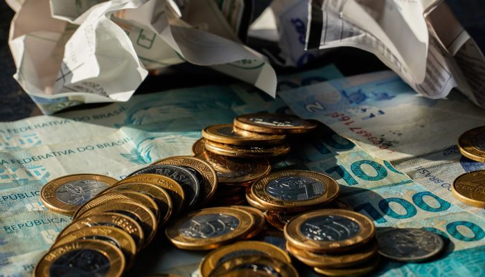 Economia brasileira: consumo das famílias impulsiona maio, mas FGV vê arrefecimento