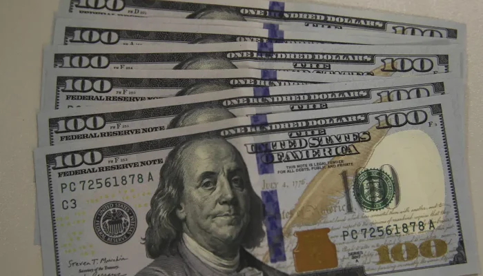 Dólar recua para R$ 5,08 e Ibovespa amarga quarta queda consecutiva