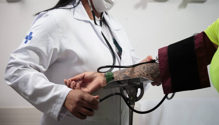 Emendas parlamentares destinam mais verbas para material de escritório do que para aparelhos médicos