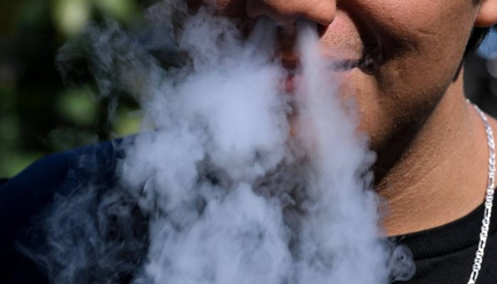 Espanha quer ampliar restrições ao tabaco com proibição em praias e terraços