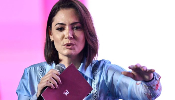 PL mantém pré-candidatura de Michelle Bolsonaro ao Senado em meio a tensões internas