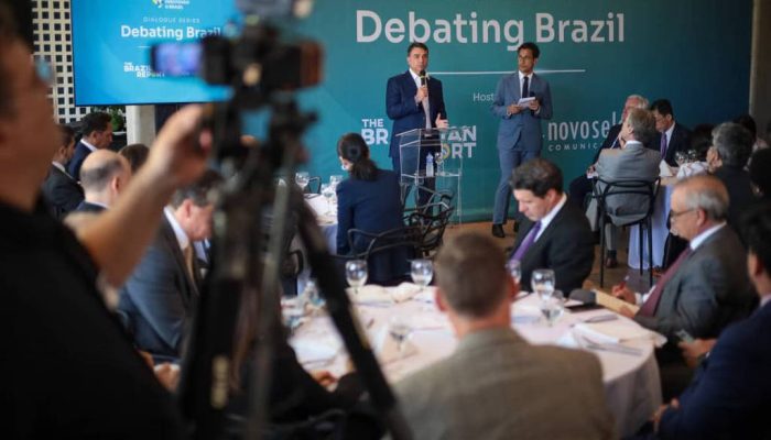 PT cogita ação judicial contra Flávio Bolsonaro por 'cultura golpista' e ataques às urnas
