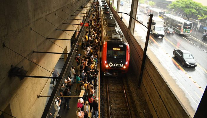 Falha na Linha 12-Safira marca segundo dia de operação da nova concessionária em São Paulo