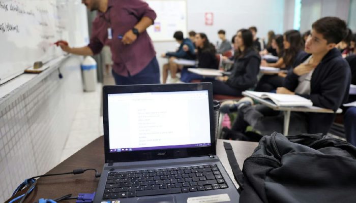 Inteligência artificial transforma sala de aula e projeta futuro de alunos em Campinas