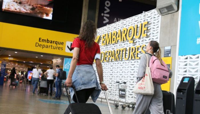 Invasão na pista do Aeroporto de Guarulhos suspende voos e mobiliza segurança