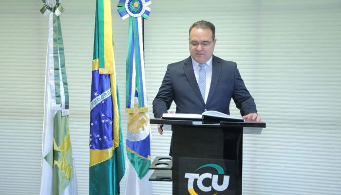 Jorge Oliveira, do TCU, desponta como 'conciliador' e favorito para vaga no STF, segundo aliados de Flávio