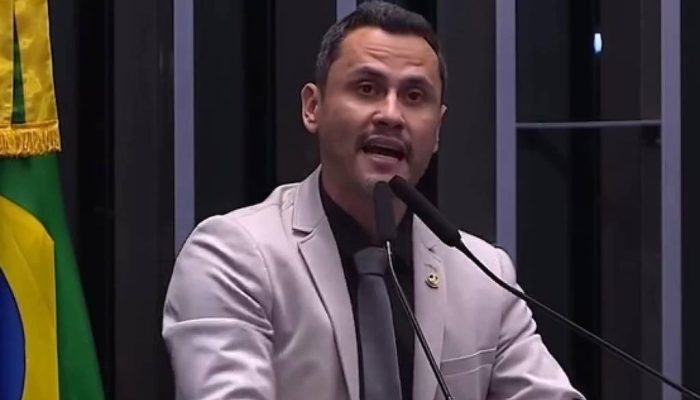 Líder do Republicanos revela receio com possível desistência de Cleitinho em Minas Gerais