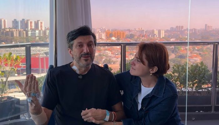 Lito Sousa emociona ao falar sobre diagnóstico de doença rara e parceria com a esposa