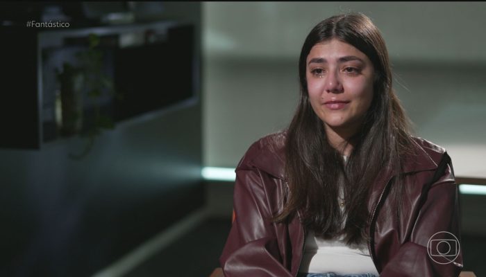 Mãe de jovem que busca romper laços nega acusações de abuso e fala em 'histórias inventadas'